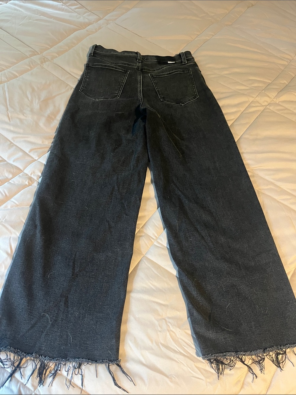 High-Rise Black Wide-Leg Jeans with Frayed Hem - Women - Picture 4 of 4